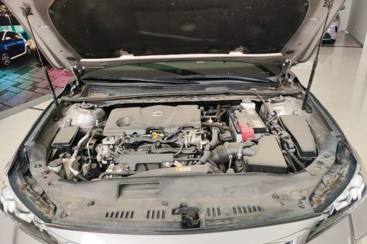 Used Toyota Avalon 2019 2.5L Touring Premium Version China VI Standard Engine Bay