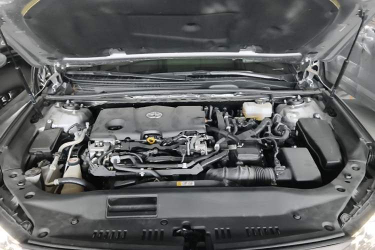 Used Toyota Avalon 2019 Dual-Engine 2.5L Luxury Edition China VI Standard Engine Bay