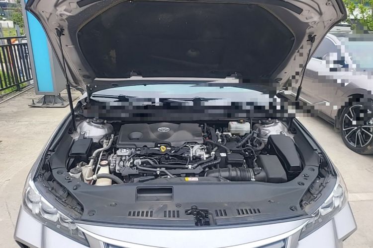 Used Toyota Avalon 2019 Dual-Engine 2.5L XLE Prestige Version China VI Standard Engine Bay