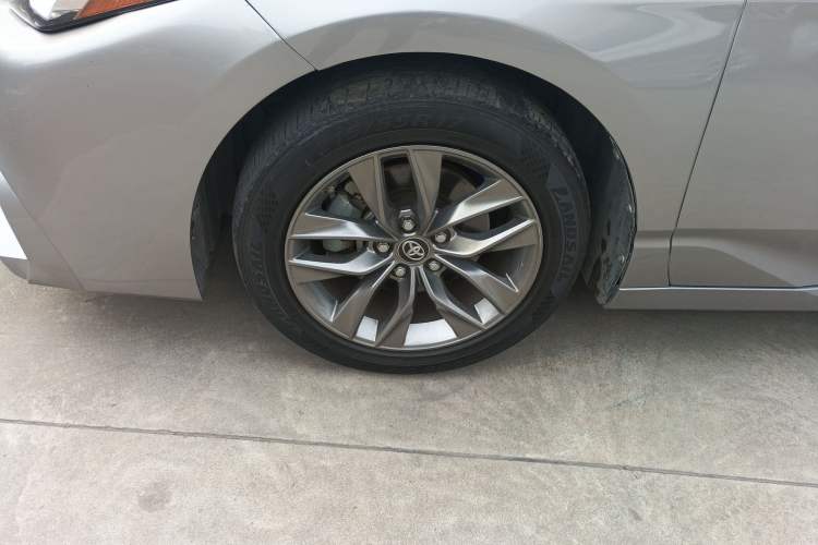 Used Toyota Avalon 2019 2.0L Luxury Edition China VI Standard Exterior 1