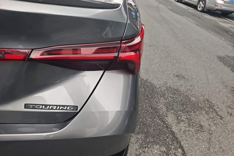 Used Toyota Avalon 2019 2.5L Touring Premium Version China VI Standard Exterior 3