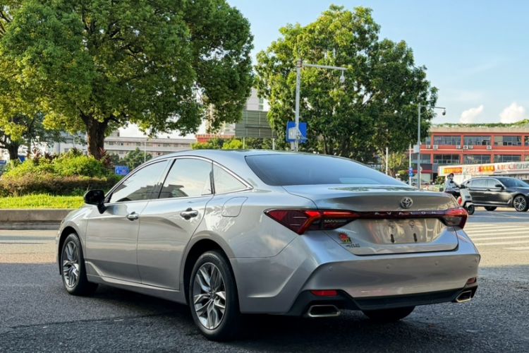 Used Toyota Avalon 2019 2.0L Luxury Edition China VI Standard Exterior 3