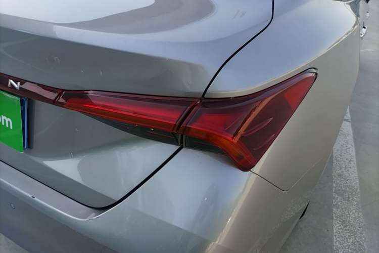 Used Toyota Avalon 2019 2.0L Luxury Edition China VI Standard Exterior 3