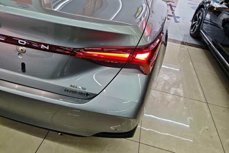 Used Toyota Avalon 2019 Dual-Engine 2.5L XLE Prestige Version China VI Standard Exterior 3
