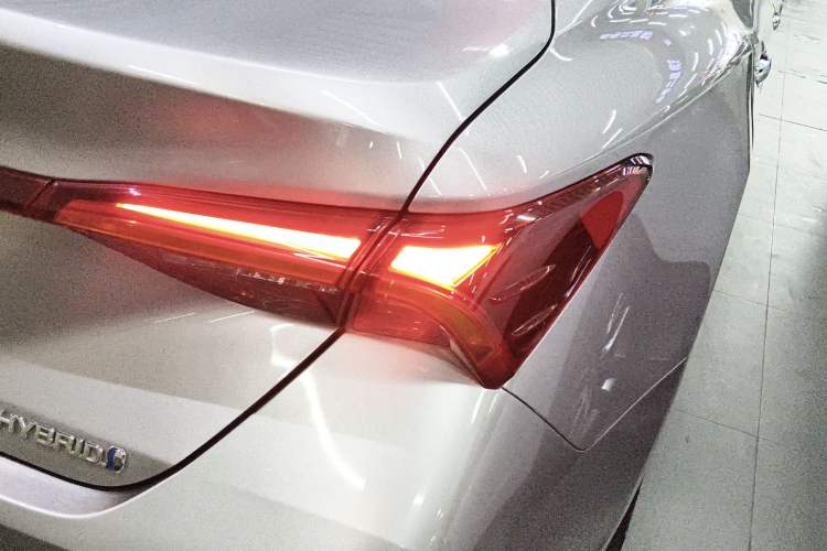 Used Toyota Avalon 2019 Dual-Engine 2.5L Luxury Edition China VI Standard Exterior 3