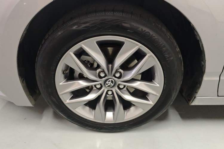 Used Toyota Avalon 2019 2.0L Luxury Edition China VI Standard Exterior 4