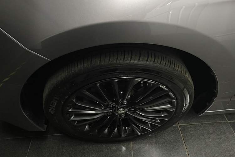 Used Toyota Avalon 2019 2.0L XLE Premium Edition China VI Exterior 4