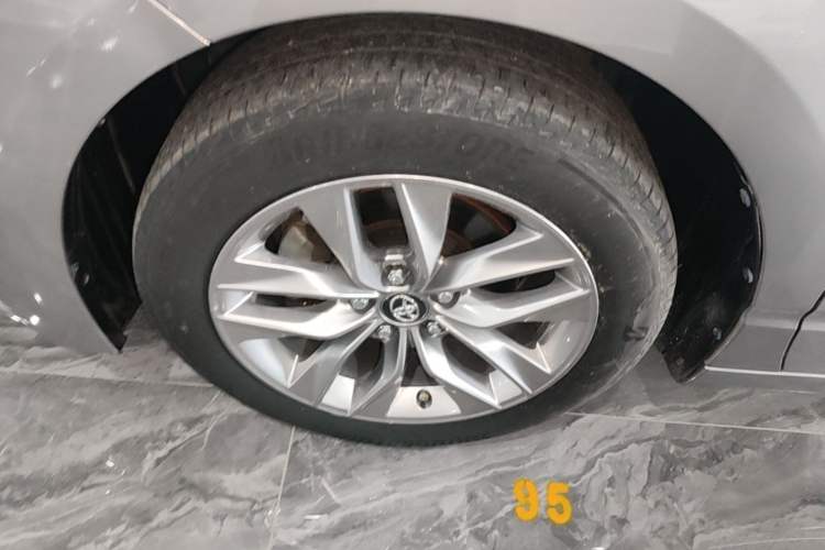 Used Toyota Avalon 2019 2.0L Luxury Edition China VI Standard Exterior 4
