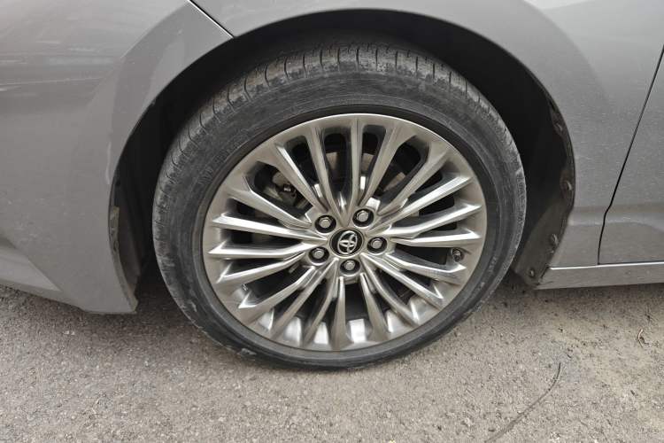 Used Toyota Avalon 2019 Dual-Engine 2.5L XLE Prestige Version China VI Standard Exterior 4