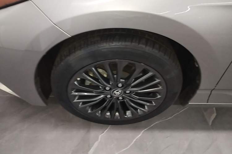 Used Toyota Avalon 2019 2.0L XLE Premium Edition China VI Exterior 4