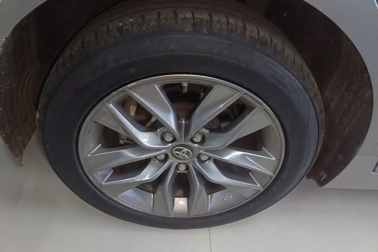 Used Toyota Avalon 2019 2.0L Luxury Edition China VI Standard Exterior 5
