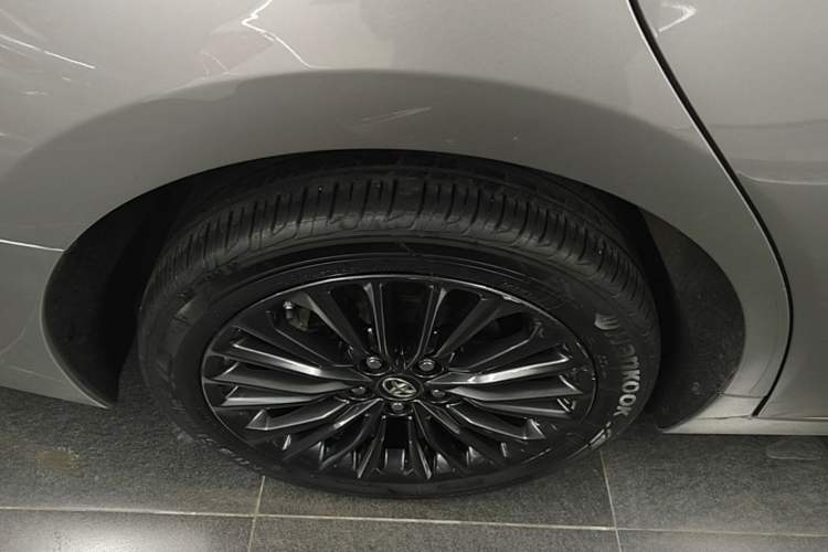 Used Toyota Avalon 2019 2.0L XLE Premium Edition China VI Exterior 5