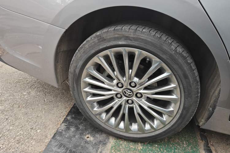 Used Toyota Avalon 2019 Dual-Engine 2.5L XLE Prestige Version China VI Standard Exterior 5