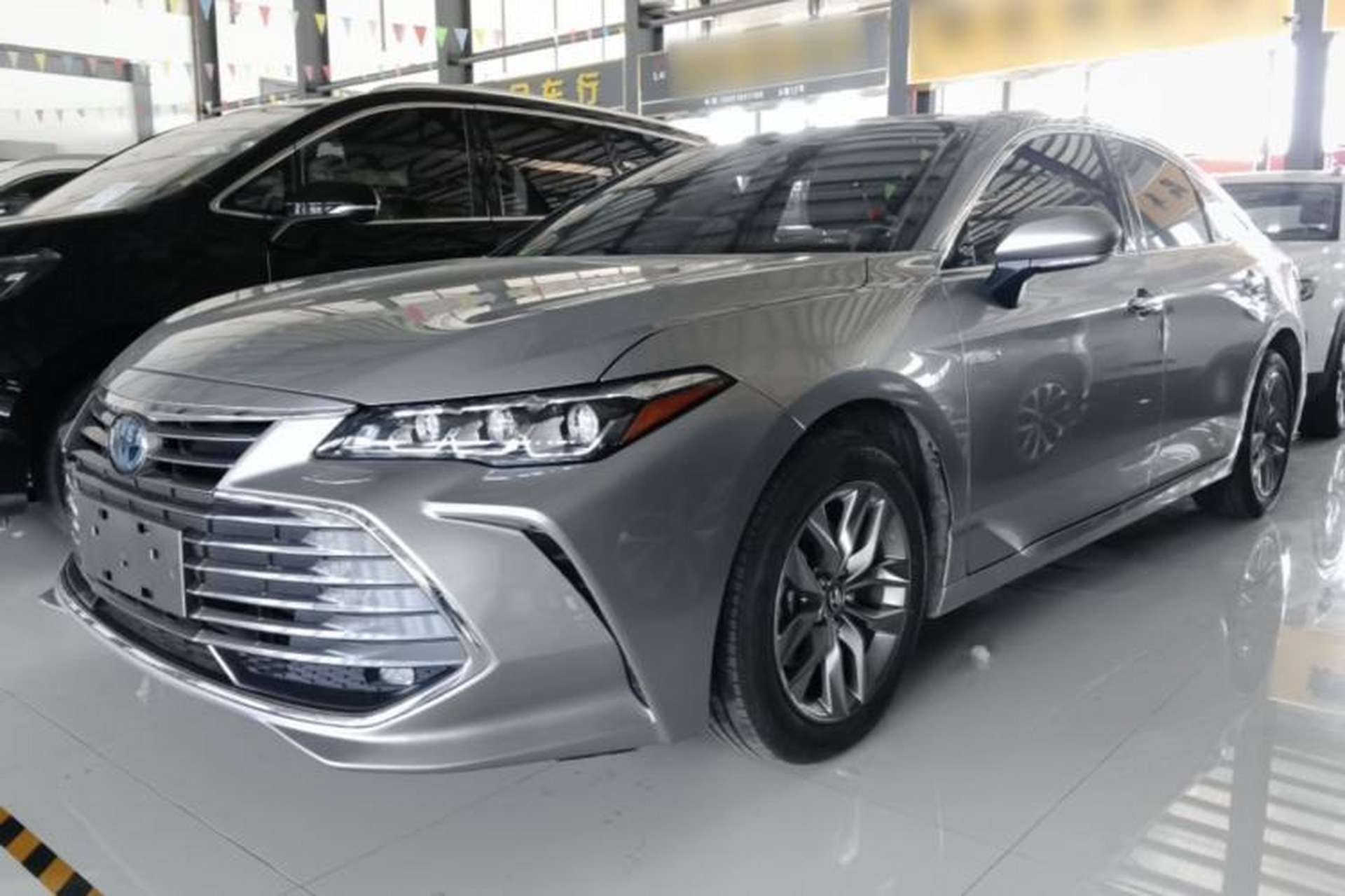 Used Toyota Avalon 2019 Dual-Engine 2.5L Luxury Edition China VI Standard Front Left 45 Deg