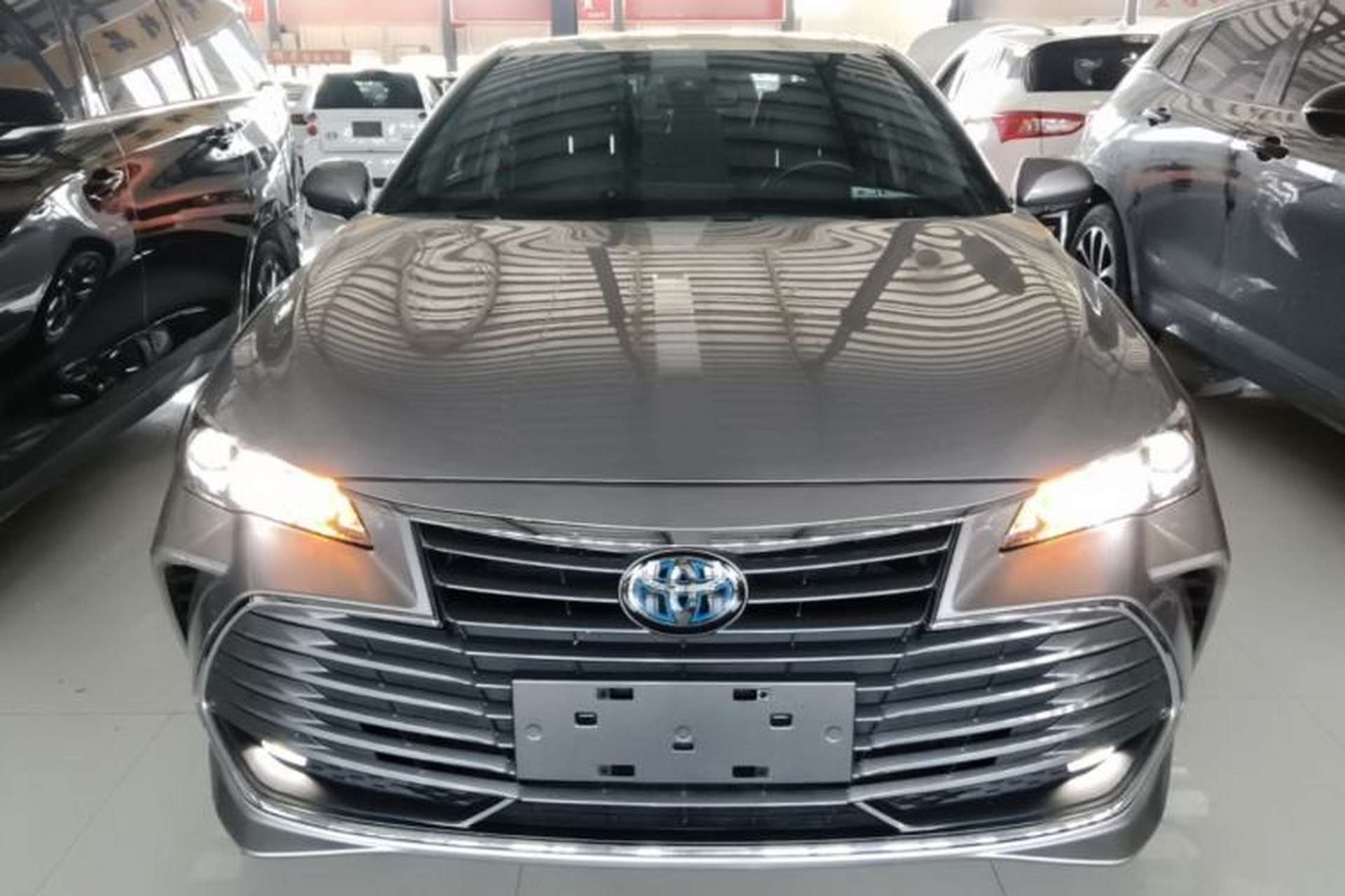 Used Toyota Avalon 2019 Dual-Engine 2.5L Luxury Edition China VI Standard Front