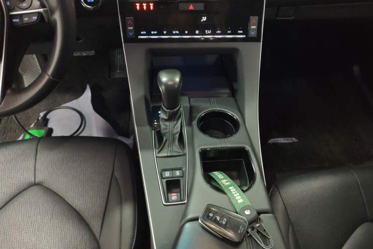Used Toyota Avalon 2019 2.0L Luxury Edition China VI Standard Gear Lever