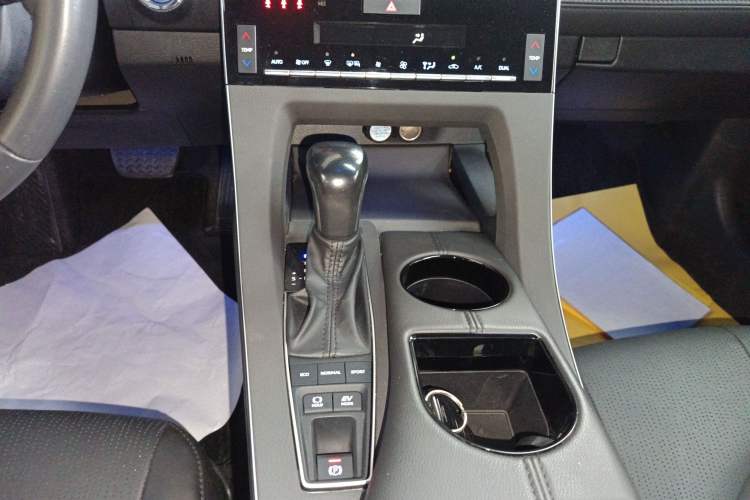 Used Toyota Avalon 2019 Dual-Engine 2.5L Luxury Edition China VI Standard Gear Lever