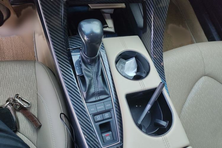 Used Toyota Avalon 2019 Dual-Engine 2.5L Luxury Edition China VI Standard Gear Lever