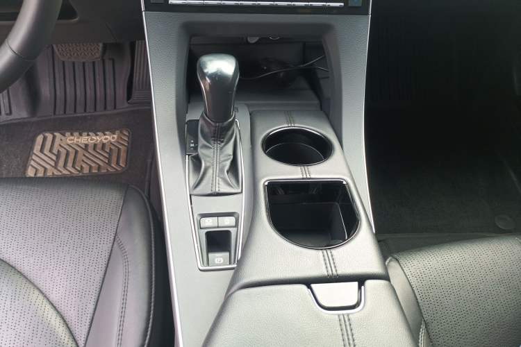 Used Toyota Avalon 2019 2.0L Luxury Edition China VI Standard Gear Lever