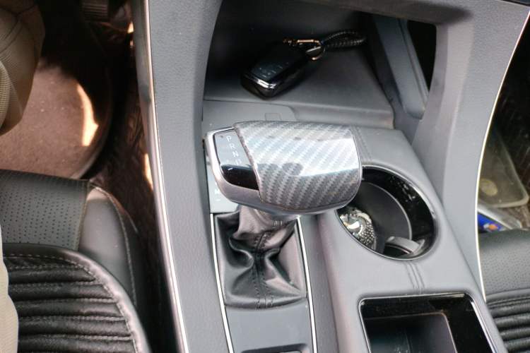Used Toyota Avalon 2019 2.0L XLE Premium Edition China VI Gear Lever