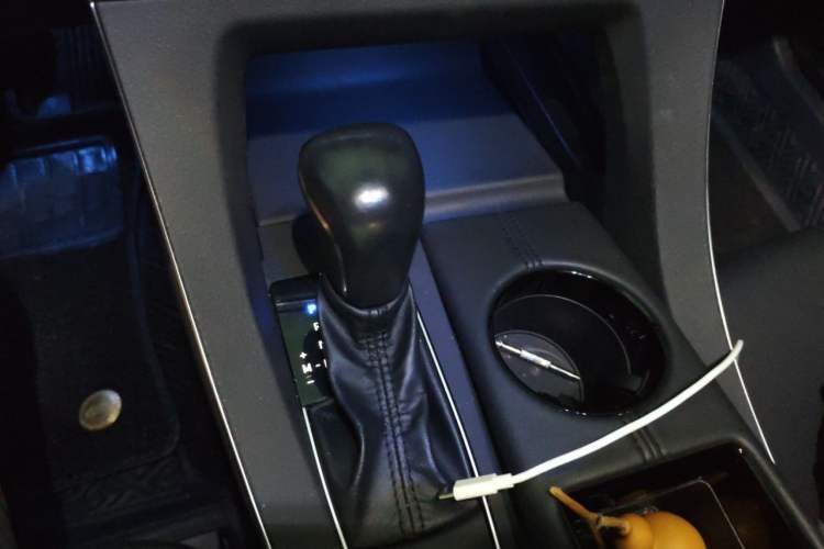Used Toyota Avalon 2019 2.0L Luxury Edition China VI Standard Gear Lever