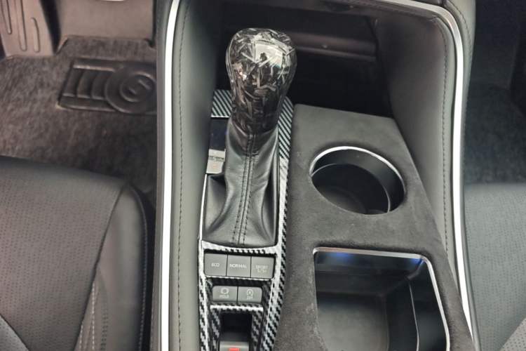 Used Toyota Avalon 2019 2.5L Touring Premium Version China VI Standard Gear Lever