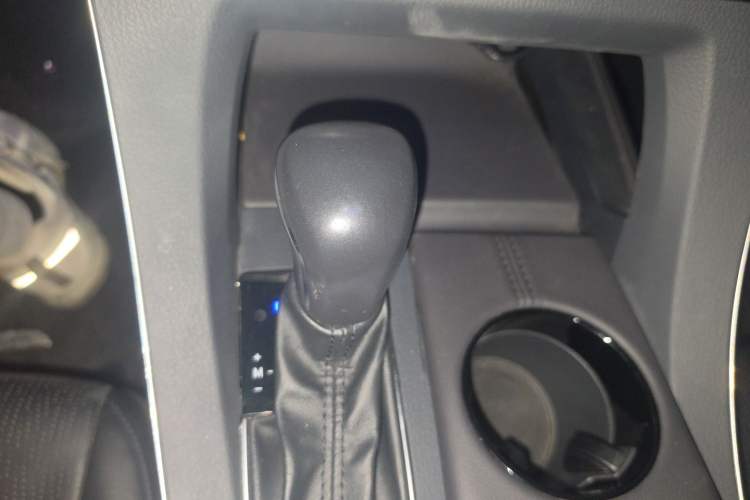 Used Toyota Avalon 2019 2.0L Luxury Edition China VI Standard Gear Lever