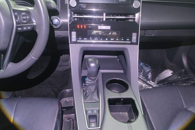 Used Toyota Avalon 2019 2.0L Luxury Edition China VI Standard Gear Lever