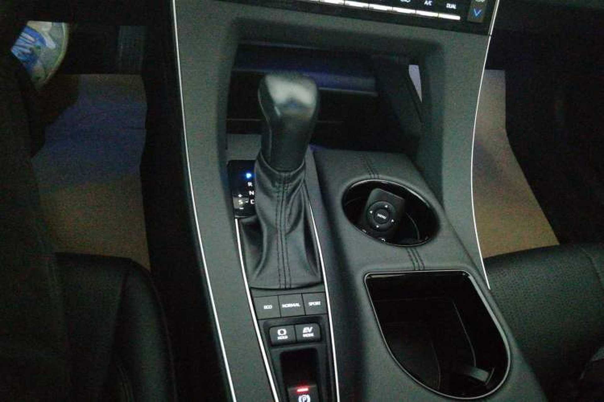 Used Toyota Avalon 2019 Dual-Engine 2.5L Luxury Edition China VI Standard Gear Lever