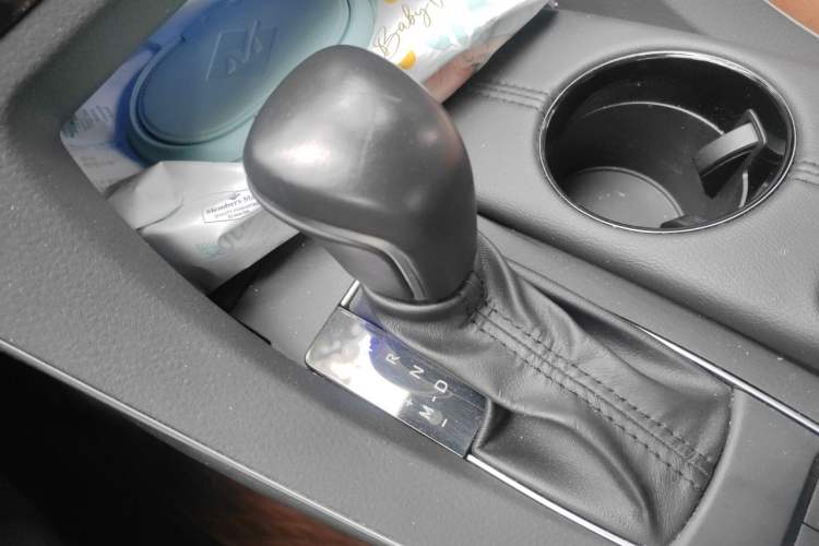 Used Toyota Avalon 2019 2.0L Luxury Edition China VI Standard Gear Lever