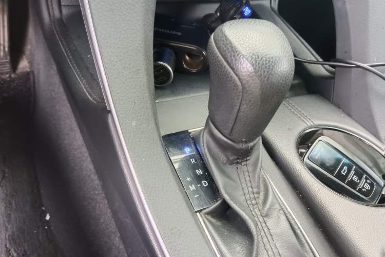 Used Toyota Avalon 2019 2.0L Ambition Edition China VI Gear Lever