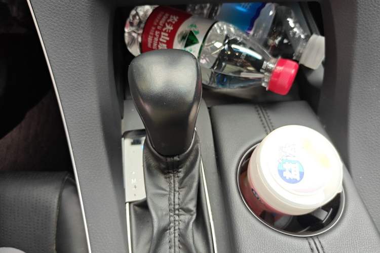 Used Toyota Avalon 2019 2.0L Luxury Edition China VI Standard Gear Lever