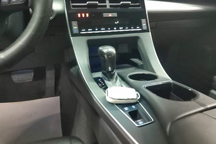 Used Toyota Avalon 2019 2.0L XLE Premium Edition China VI Gear Lever