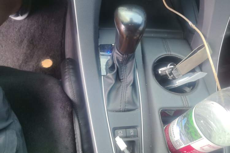Used Toyota Avalon 2019 2.0L Luxury Edition China VI Standard Gear Lever
