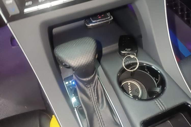 Used Toyota Avalon 2019 2.0L XLE Premium Edition China VI Gear Lever