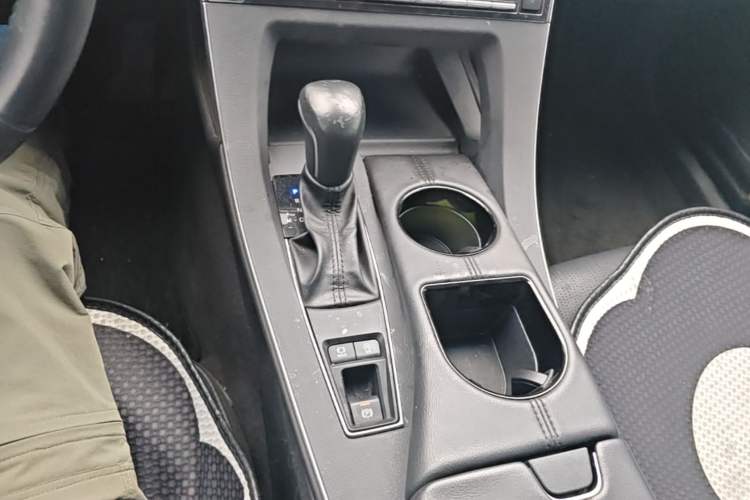 Used Toyota Avalon 2019 2.0L Luxury Edition China VI Standard Gear Lever