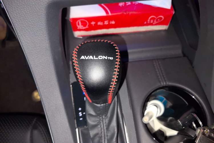 Used Toyota Avalon 2019 2.5L Ambition Version China VI Standard Gear Lever