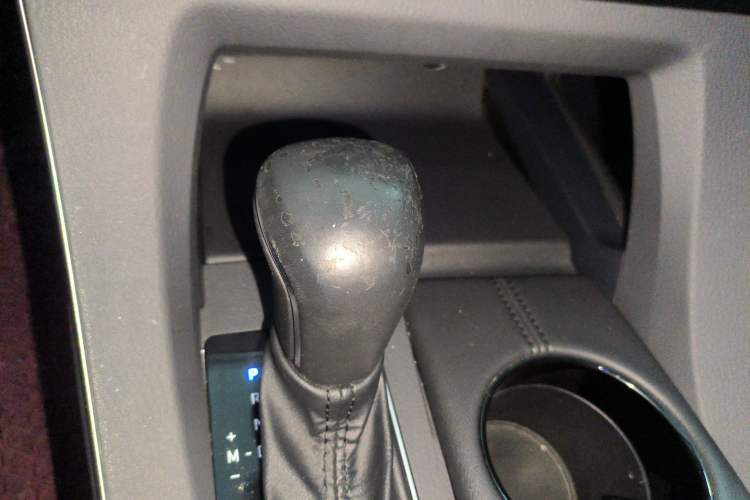 Used Toyota Avalon 2019 2.0L XLE Premium Edition China VI Gear Lever