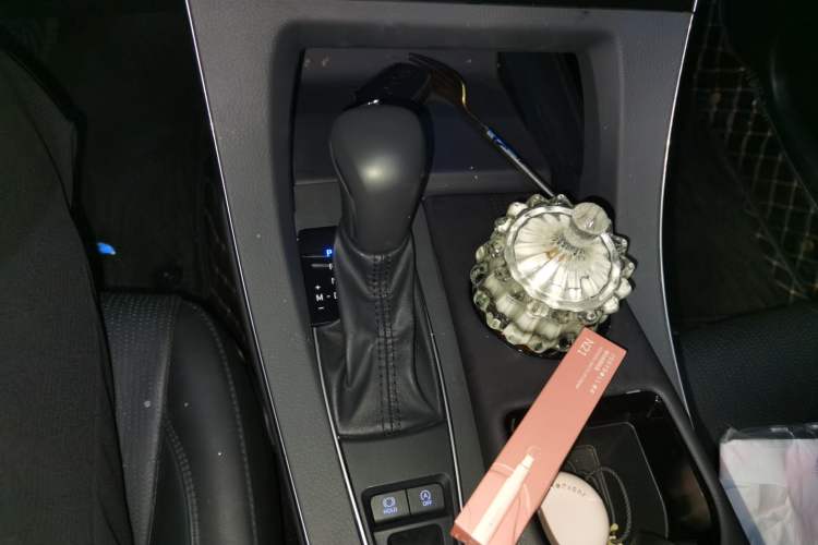 Used Toyota Avalon 2019 2.0L Luxury Edition China VI Standard Gear Lever