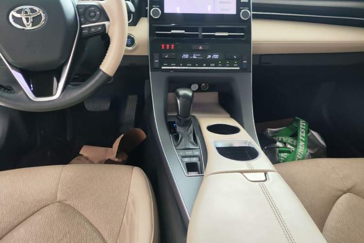 Used Toyota Avalon 2019 2.5L Touring Premium Version China VI Standard Gear Lever