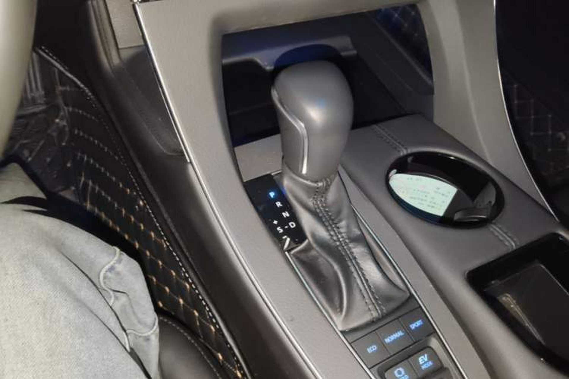 Used Toyota Avalon 2019 Dual-Engine 2.5L Luxury Edition China VI Standard Gear Lever