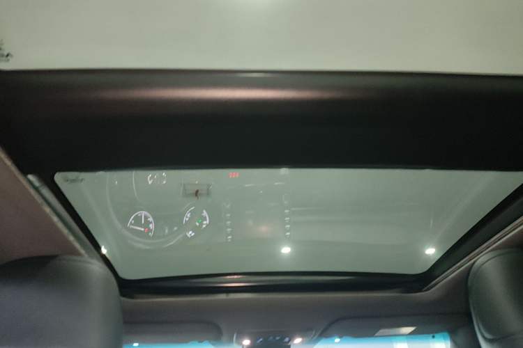Used Toyota Avalon 2019 2.5L Touring Premium Version China VI Standard Headliner