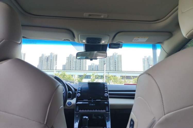 Used Toyota Avalon 2019 Dual-Engine 2.5L Luxury Edition China VI Standard Headliner