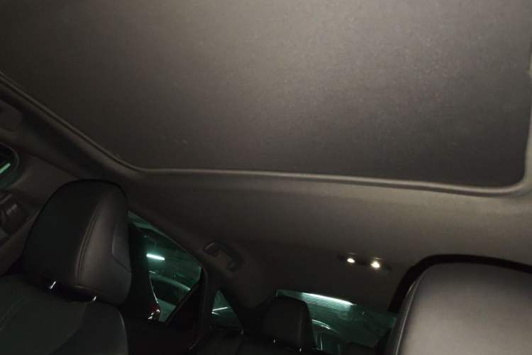 Used Toyota Avalon 2019 2.0L Luxury Edition China VI Standard Headliner