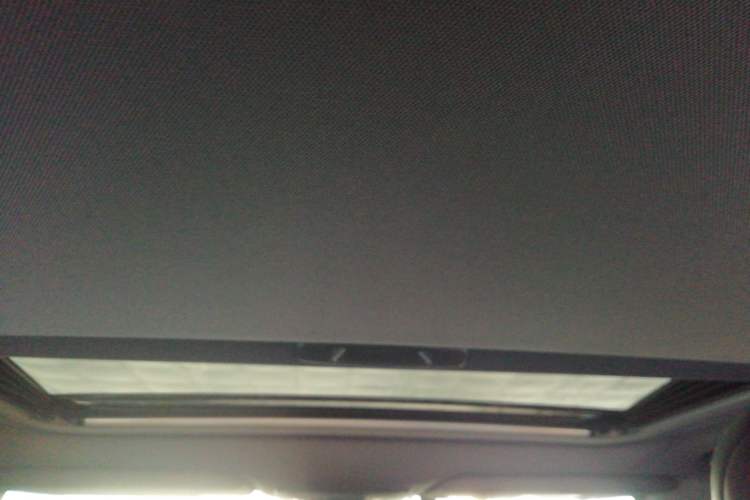 Used Toyota Avalon 2019 Dual-Engine 2.5L Luxury Edition China VI Standard Headliner