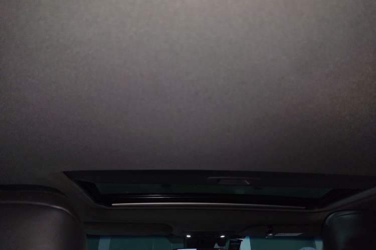 Used Toyota Avalon 2019 Dual-Engine 2.5L Luxury Edition China VI Standard Headliner