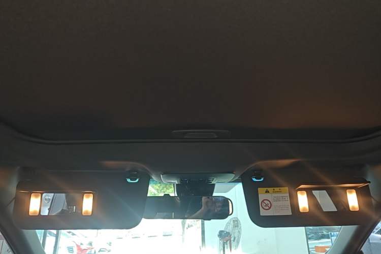 Used Toyota Avalon 2019 2.0L Luxury Edition China VI Standard Headliner