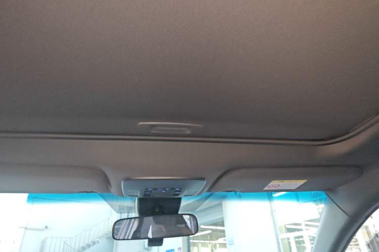 Used Toyota Avalon 2019 2.0L XLE Premium Edition China VI Headliner