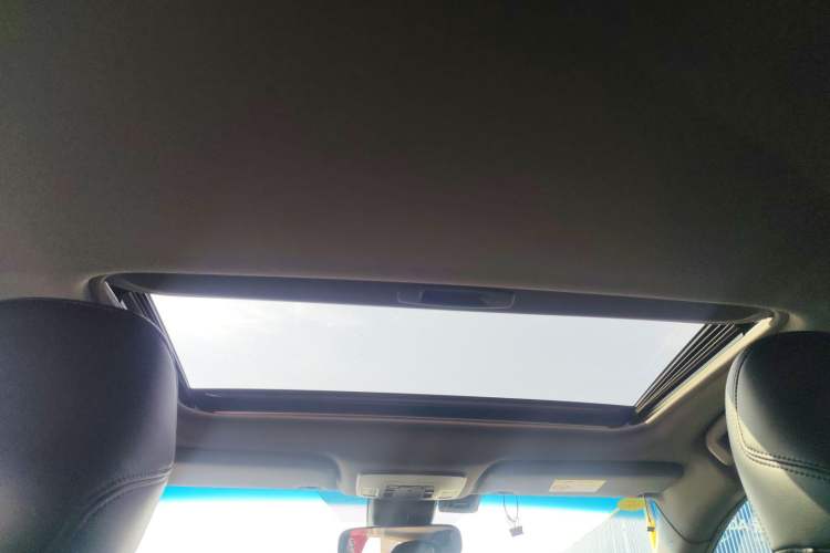 Used Toyota Avalon 2019 2.5L Ambition Version China VI Standard Headliner