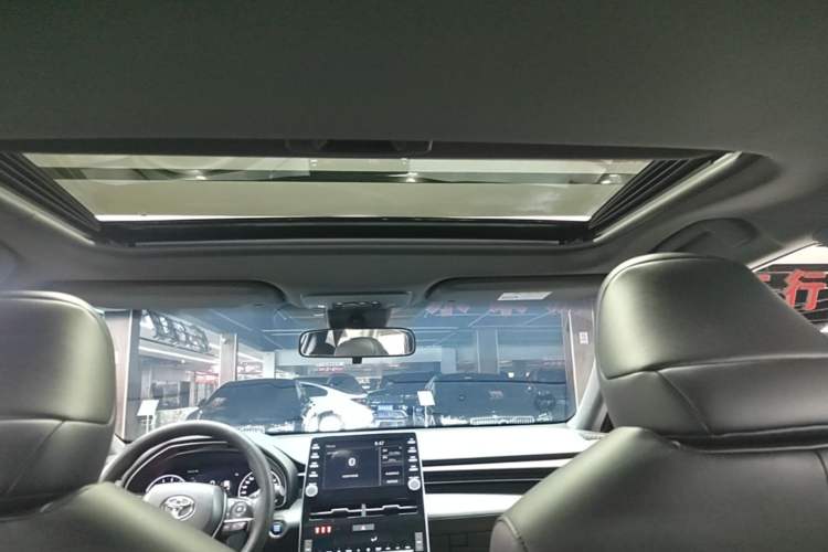 Used Toyota Avalon 2019 2.0L XLE Premium Edition China VI Headliner